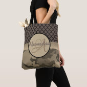 Gepersonaliseerd Brown Camo Monogram Tote Bag (Dichtbij)