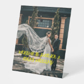 Gepersonaliseerd bruiloft ezel reclamebord met voetstuk (Voorkant)