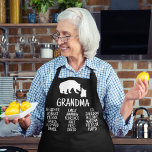 Gepersonaliseerd cadeaus met grootkindnamen Oma Be Schort<br><div class="desc">Dit gepersonaliseerde platform is perfect voor oma. Het kenmerkt een zwart rustisch beer op een witte achtergrond en is gemaakt van 100% polyester. Het platform is ontworpen om uw kleding te beschermen tijdens het koken of bakken. Het is ook geweldig voor dagelijks gebruik in huis. Het platform is gepersonaliseerd met...</div>