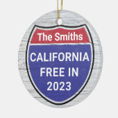 Gepersonaliseerd Californië Gratis in 2023 Kerstmi Keramisch Ornament (Links)