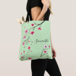 Gepersonaliseerd | Cherry Blossom | Zwart Tote Bag<br><div class="desc">Een geweldig cadeau voor je meisjes,  misschien wel voor de bruidsmeisjes,  je beste vrienden of een klassenreünie. Pas iedereen aan met haar naam. Mooie waterverf kerry bloesems op een groene achtergrond.</div>
