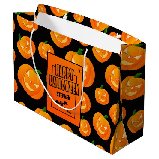 Gepersonaliseerd | Cute Pumpkin & Bat Happy Hallow Groot Cadeauzakje (Achterkant Gekanteld)