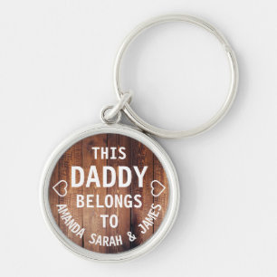 Gepersonaliseerd Deze Papa Hoort Bij Vaderdag Sleutelhanger
