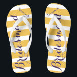 Gepersonaliseerd dienstmeisje van Honor Paarse Mus Teenslippers<br><div class="desc">Mustard Geel en Paars Stripes Patroon - Verandering in Om het even welke Kleur door te klikken pas aan. En zeg alles wat je maar wilt. Maak deze van een soort teenslipper met UW bericht op hen. Wees het praatje over het strand!</div>