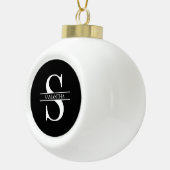 Gepersonaliseerd Elegant Black en White Keramische Bal Ornament (Rechts)