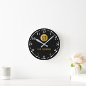 Gepersonaliseerd Elegant Black & Gold Modern Monog Ronde Klok (Huis)