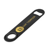 Gepersonaliseerd Elegant Black & Gold Modern Monog Speed Flessenopener (Voorkant Gekanteld)