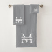 Gepersonaliseerd Elegant Grijs Monogram en Naam Bad Handdoek (Insitu)