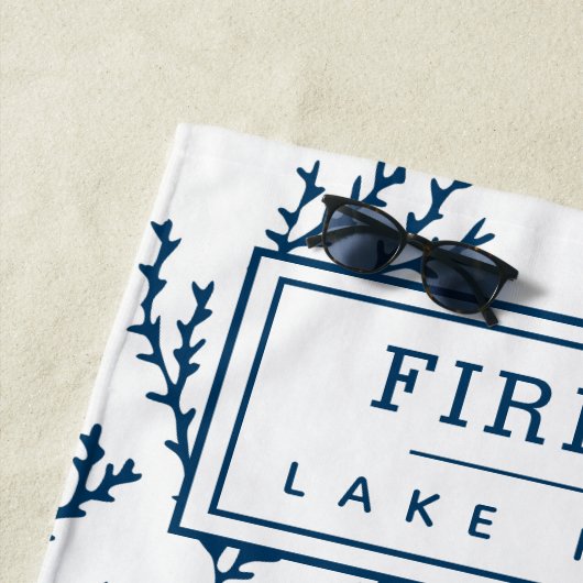 Gepersonaliseerd, elegant Indigo Blue Coral Patter Strandlaken (In situ)