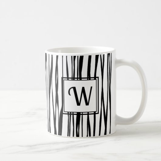 Gepersonaliseerd Elegant Zwart Script Monogram Wit Koffiemok (Rechts)