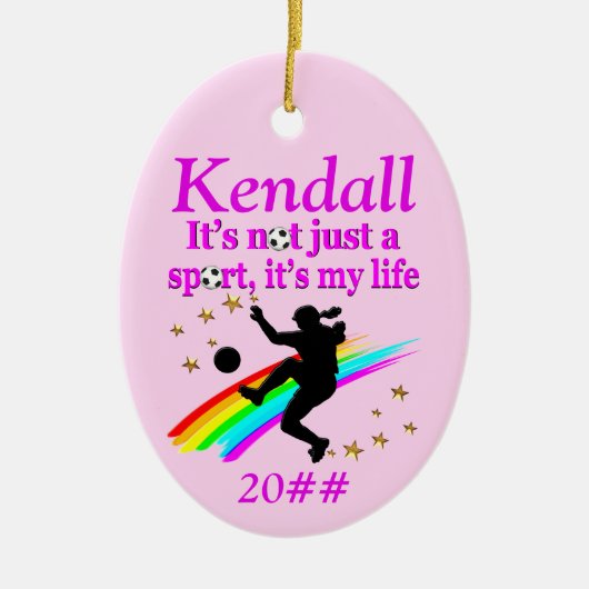 GEPERSONALISEERD EN GEDATEERD MEISJES VOETBAL ORNA KERAMISCH ORNAMENT (Voorkant)