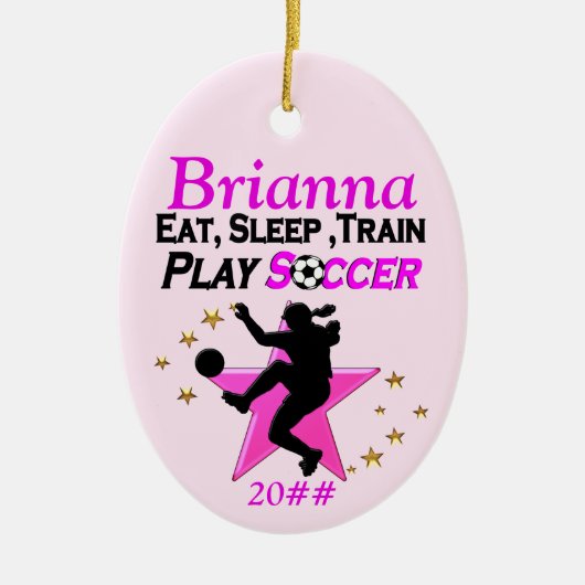 GEPERSONALISEERD EN GEDATEERD VOETBALMEISJE ORNAME KERAMISCH ORNAMENT (Voorkant)