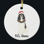 Gepersonaliseerd Engels Springer Spaniel (Tricolor Keramisch Ornament<br><div class="desc">Maak dit jaar de leuke lijst met een gepersonaliseerd ornament van je favoriete kleine tricolor engelse springer spaniel elf! Voor de liefste geschenken,  combineer het met een bijpassende kunstafdruk of een ander item uit mijn collectie!</div>