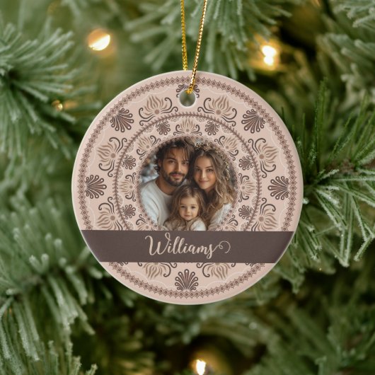 Gepersonaliseerd Familieportret Warm Neutrals Mand Keramisch Ornament (Boom)