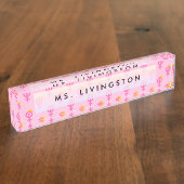 Gepersonaliseerd feministisch roze naambordje (Zijkant)