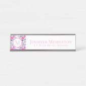 Gepersonaliseerd Floral Pink Monogram Bureau Naambordje (Voorkant)