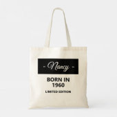Gepersonaliseerd geboren in 1960 Birthday Canvas t Tote Bag (Achterkant)