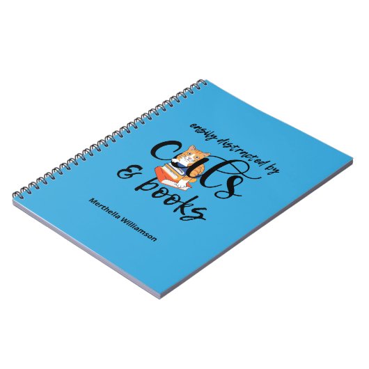 Gepersonaliseerd GEMAKKELIJK AFGELEID DOOR KATTEN  Notitieboek (Linkerzijde)