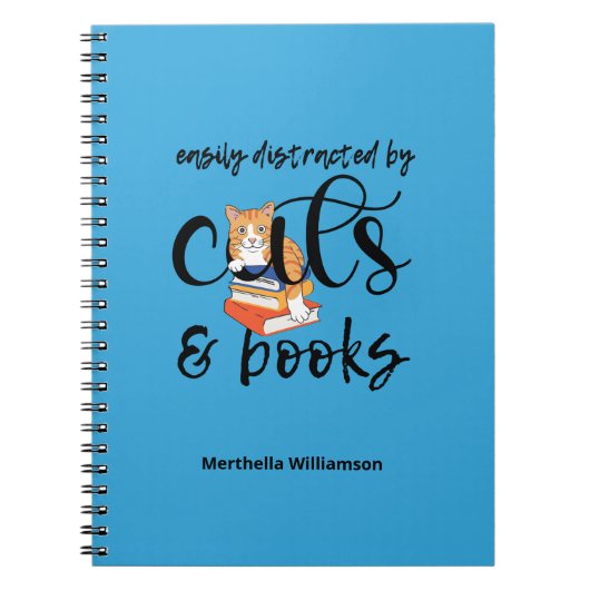 Gepersonaliseerd GEMAKKELIJK AFGELEID DOOR KATTEN  Notitieboek (Voorkant)