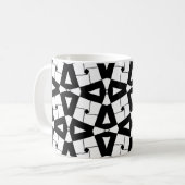 Gepersonaliseerd geometrisch patroon zwart-wit koffiemok (Voorkant links)