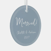 Gepersonaliseerd getrouwd stel handgeschreven blau glas ornament (Voorkant Rechts)