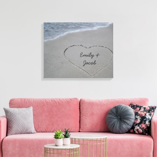 Gepersonaliseerd hart in zand verpakt Canvas Print (Insitu (Woonkamer))