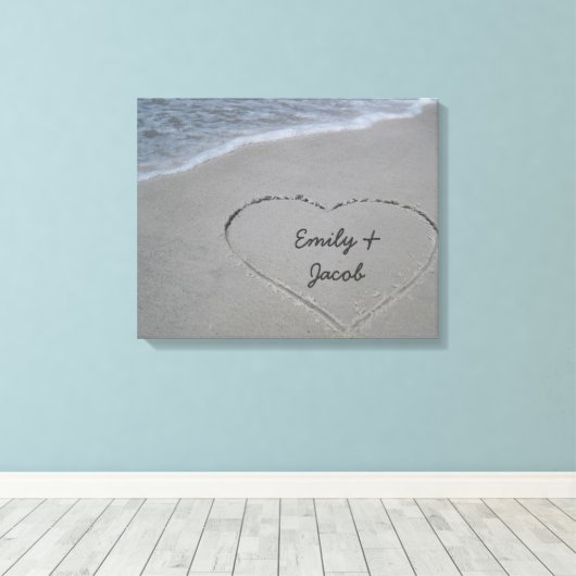 Gepersonaliseerd hart in zand verpakt Canvas Print (Insitu (Houten vloer))