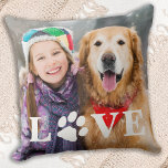 Gepersonaliseerd Hondenliefhebber LOVE Pauw Print  Kussen<br><div class="desc">HOUD! Viel je beste vriend met een aangepaste, unieke hondenfoto-kussen en keepomwille. Verrassend je favoriete hondenliefhebber, of het nu een verjaardag, Moederdag, Valentijnsdag of Kerstmis is met dit schattige hondenliefhebber kussen. Deze Love with paw print design photodog pillow is het perfecte cadeau voor jezelf, familie of vrienden, want we weten...</div>