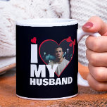 Gepersonaliseerd Ik hou van mijn man Hartfoto Koffiemok<br><div class="desc">Aangepaste gepersonaliseerde One Of A Kind Photo Heart mok van Ricaso - Love heart Photo Template Design ... voeg eenvoudig uw eigen foto toe aan deze geweldige aangepaste koffie-mok met vet I LOVE MY HUSBAND (voeg uw eigen tekst in of laat zoals het is) .. gemakkelijk te personaliseren .. aanpasbare...</div>