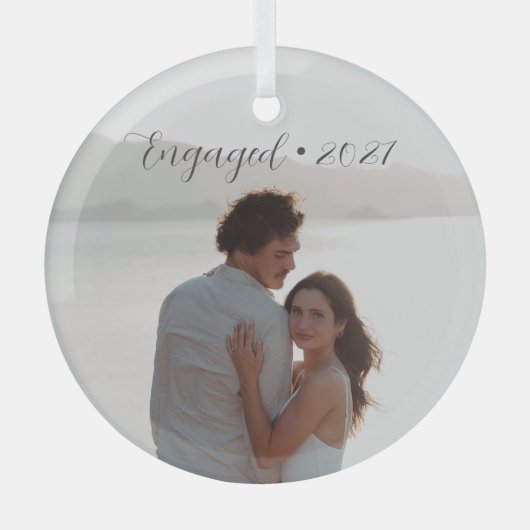 Gepersonaliseerd Jaar Betrokken Paar Kerstscript Glas Ornament (Voorkant)