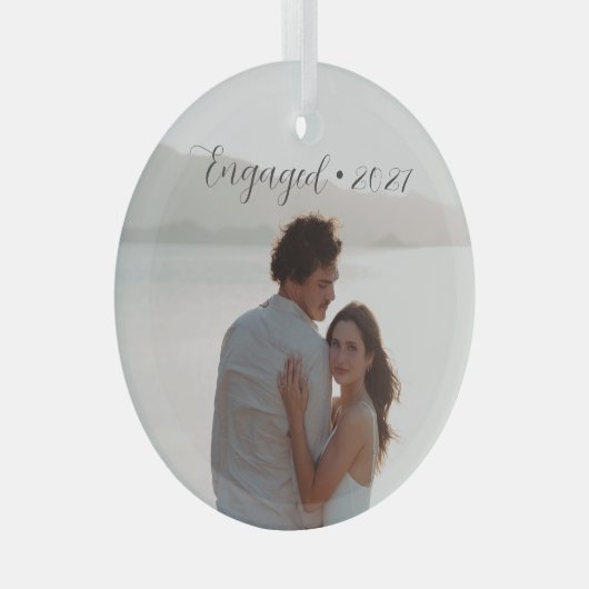 Gepersonaliseerd Jaar Betrokken Paar Kerstscript Glas Ornament (Voorkant Rechts)