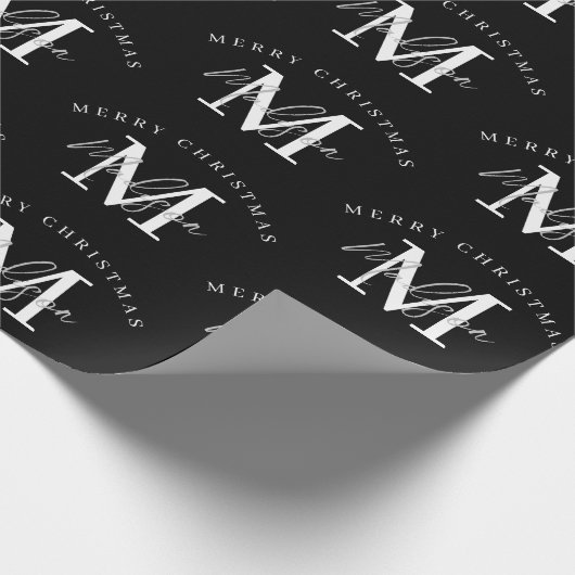 Gepersonaliseerd kerstzwart wit monogram cadeaupapier (Hoek)