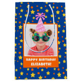 Gepersonaliseerd Kind Foto Happy Birthday w / Roze Medium Cadeauzakje (Voorkant)