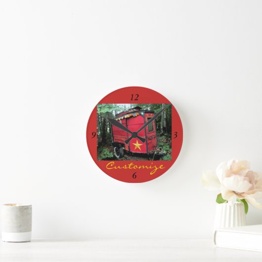 Gepersonaliseerd kleine kleine roodkever ronde klok (Huis)