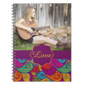 Gepersonaliseerd kleurrijk zwenpatroon met wielstr notitieboek (Voorkant)