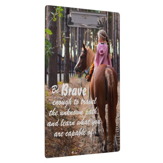 Gepersonaliseerd meisje op paard met moedig citaat klembord (Rechts)