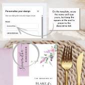 Gepersonaliseerd met gastnaam, lila bloemige bruil menu