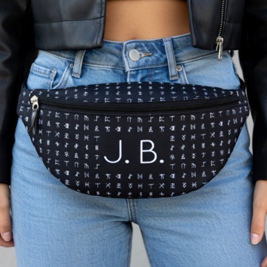 Gepersonaliseerd met monogram en runensymbolen heuptasje
