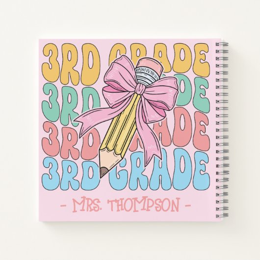 Gepersonaliseerd met naam 3rd Grade Teacher Custom Notitieboek (Achterkant)