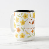 Gepersonaliseerd met Sinaasappel & Gele Bloemen _ Tweekleurige Koffiemok (Voorkant links)