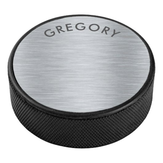 Gepersonaliseerd metallic grijs textuur monogram hockey puck (3/4)
