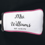 Gepersonaliseerd mevrouw Est Your Date Cadeau for  Golfheadcover<br><div class="desc">gepersonaliseerde mevrouw est je date,  verloving cadeau voor bruidbruiloft,  cadeau voor bruidbruiloft,  monogram voornaam nieuw modern,  zwart-wit kalligrafisch script,  onlangs aangespannen vrijgezellenfeest cadeaus,  mrs honeymoon golf head cover,  bachelorette party putter head cover,  bride fiance trip verjaardagscadeau,  bruidgiften net getrouwd douane</div>