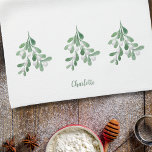 Gepersonaliseerd Mistletoe Theedoek<br><div class="desc">Deze keukenhanddoek voor kerstmis is versierd met waterverf mistletoe en bessen. Eenvoudig aan te passen met jouw naam of monogram. Gebruik het Hulpmiddel van het Ontwerp om de tekstgrootte, de stijl, of de kleur te veranderen. Als we ons kunstwerk creëer, vind je dit exacte afbeelding niet van andere ontwerpers. Oorspronkelijke...</div>