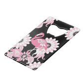 Gepersonaliseerd Modern Black Pink Flamingo Creditkaart Flessenopener (Voorkant Gekanteld)