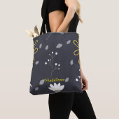 Gepersonaliseerd Modern Floral Black en Yellow Tote Bag (Dichtbij)
