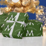 Gepersonaliseerd Modern Merry Christmas Green Mono Cadeaupapier<br><div class="desc">Een gepersonaliseerd modern "Merry Christmas" monogram ontwerp met een Xmas groene achtergrond kleur. Een ideaal feestelijk ontwerp op maat voor de feestdagen. Pas het monogram aan en maak het uw eigen!</div>