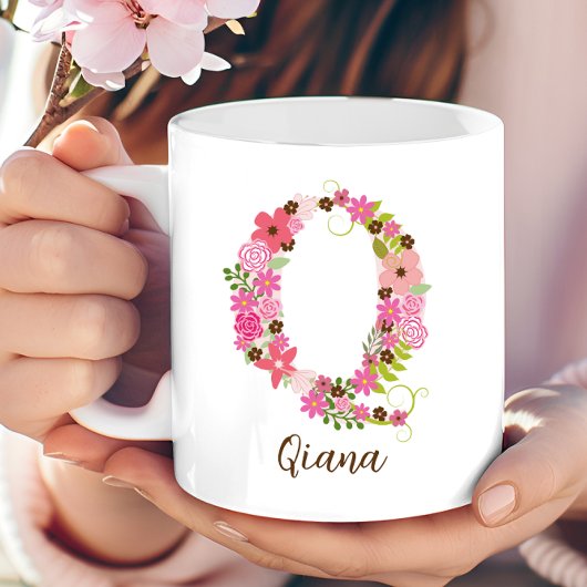 Gepersonaliseerd monogram Bloemletter Q Koffiemok