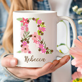 Gepersonaliseerd monogram Bloemletter R Koffiemok