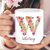 Gepersonaliseerd monogram Bloemletter W Koffiemok