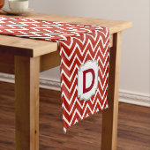 Gepersonaliseerd Monogram Chevron Pattern A15D Red Korte Tafelloper (Voorbeeld)